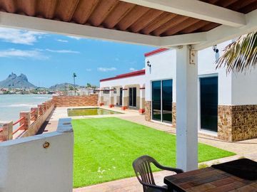 CASA EN VENTA EN SAN CARLOS, SONORA. De una planta frente al mar