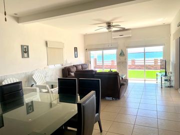 CASA EN VENTA EN SAN CARLOS, SONORA. De una planta frente al mar
