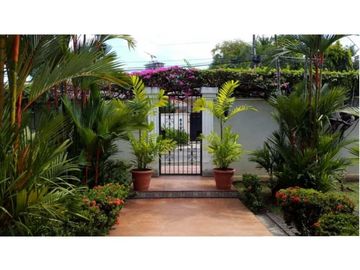 CASA ALTOS DEL GOLF  EXCELENTE PRECIO