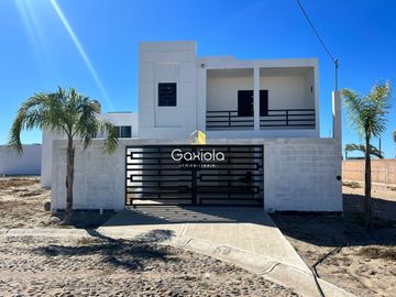 Se VENDE Casa en Privada con alberca en Altata, Arrecife Azul