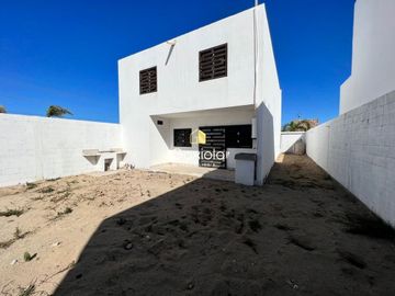 Se VENDE Casa en Privada con alberca en Altata, Arrecife Azul