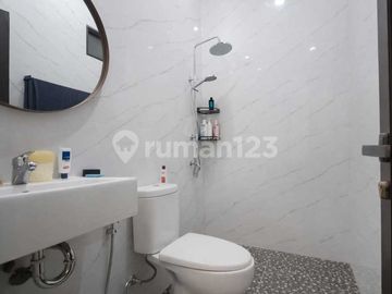 Rumah Modern Full Furnished Siap Huni Strategis Area Meruyung Cinere