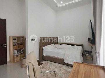 Rumah Modern Full Furnished Siap Huni Strategis Area Meruyung Cinere