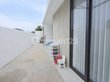 Rumah Modern Full Furnished Siap Huni Strategis Area Meruyung Cinere
