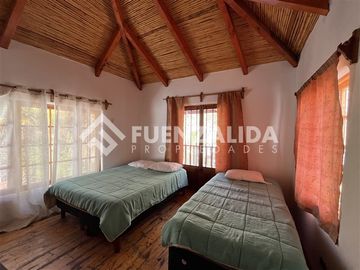 Casa en venta 4 dorm.2 baños piscina, terraza en Paihuano