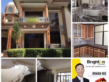 rumah classic di pakuwon indah villa bukit regency