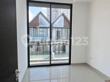 Disewakan min 2 tahun Rumah PIK2 6x10 tipe 3 lantai Kosongan