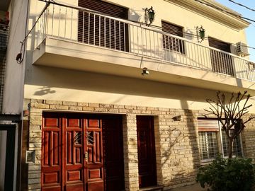 Casa en venta Moron centro en terreno de 10 x 30 FOT 2