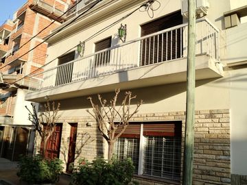 Casa en venta Moron centro en terreno de 10 x 30 FOT 2