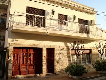 Casa en venta Moron centro en terreno de 10 x 30 FOT 2