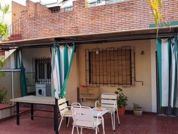 Venta de Chalet 5 AMBIENTES Con Cochera en Castelar Sur