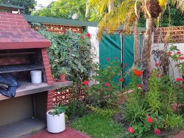 Venta de Chalet 5 AMBIENTES Con Cochera en Castelar Sur