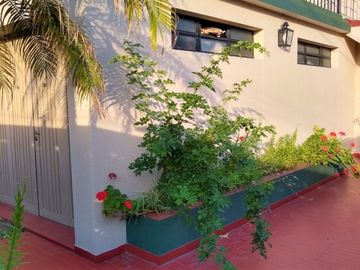 Venta de Chalet 5 AMBIENTES Con Cochera en Castelar Sur