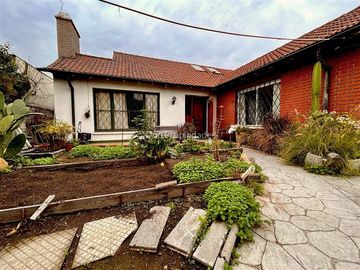 Casa en Venta en Las Azucenas | Casa en Venta (2D1B) | Providencia | One Propiedades