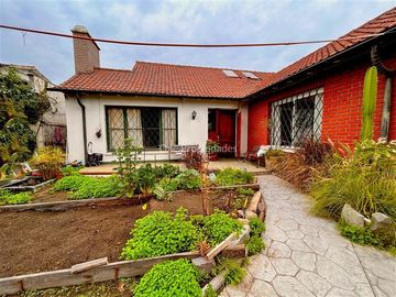 Casa en Venta en Las Azucenas | Casa en Venta (2D1B) | Providencia | One Propiedades