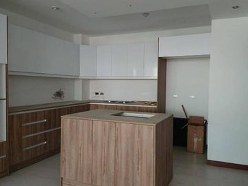 Venta lujoso departamento Duplex, 3 dormitorios, piscina Nayón, Oportunidad!!!