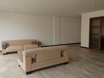 Venta lujoso departamento Duplex, 3 dormitorios, piscina Nayón, Oportunidad!!!