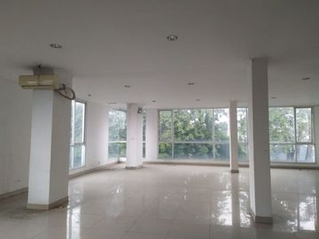 Ruko di Tebet, 3Lt, Hoek, Lok. Strategis di Tebet Barat Raya