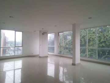 Ruko di Tebet, 3Lt, Hoek, Lok. Strategis di Tebet Barat Raya