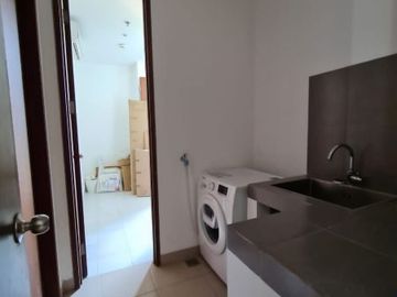 Disewakan Senopati Suite Desain Mewah Tipe 2+1BR Furnished APT-A2873