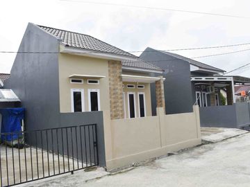 RUMAH SIAP HUNI LOKASI DILINGKUNGAN CLUSTER DI JL PESANTREN BUKIT BARISAN HARAPAN RAYA