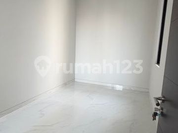 Dijual Rumah Siap Huni di Kuningan Village Pik Dekat Patung Naga