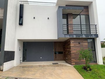 Casa en venta  en Parque Quintana Roo  Lomas de  Angelópolis.