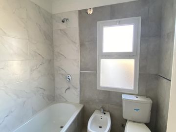 RETASADO, ANTES USD 220.000, AHORA USD185.000 EXCELENTE CASA TIPO PH A ESTRENAR!!