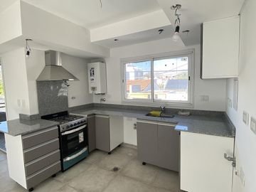 RETASADO, ANTES USD 220.000, AHORA USD185.000 EXCELENTE CASA TIPO PH A ESTRENAR!!