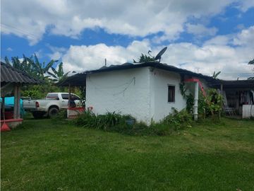 FINCA DE 4 CUADRAS EN QUIMBAYA 4861