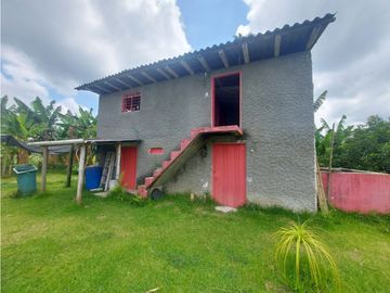 FINCA DE 4 CUADRAS EN QUIMBAYA 4861