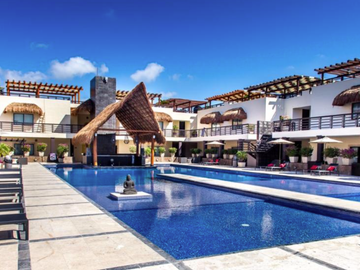 Condominio de lujo con alberca privada en Playa Mamita's