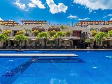 Condominio de lujo con alberca privada en Playa Mamita's