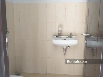 Rumah Dekat Dengan Lapangan Golf