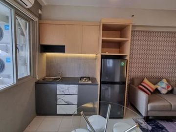 Apt. Educity Baru Gress, Full Furnished, View City & Pool