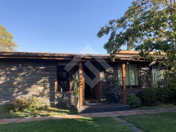 Casa en Venta en Enrique Olivares y Rojas Magallanes