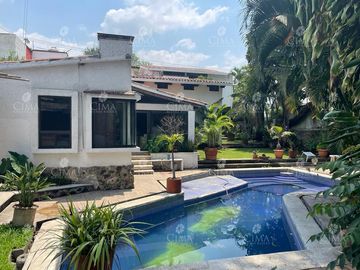 Venta casa Lomas de Atzingo - V293