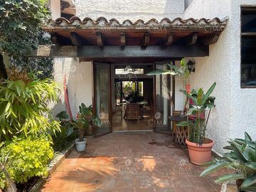 Venta casa Lomas de Atzingo - V293