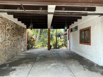 Venta casa Lomas de Atzingo - V293