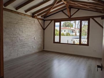 Hermosas casas estilo rústico, 3 dorm., 200m2, jardines, Tumbaco, Santa Rosa