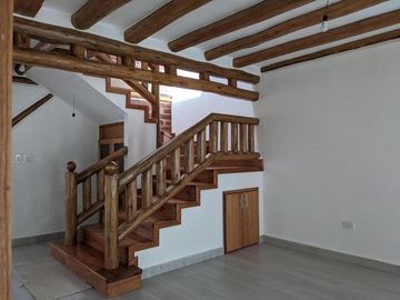 Hermosas casas estilo rústico, 3 dorm., 200m2, jardines, Tumbaco, Santa Rosa