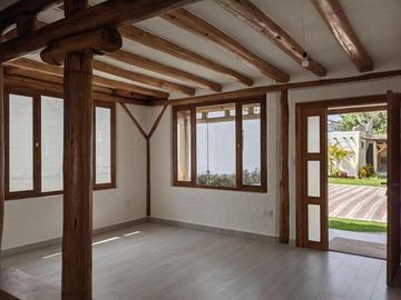 Hermosas casas estilo rústico, 3 dorm., 200m2, jardines, Tumbaco, Santa Rosa