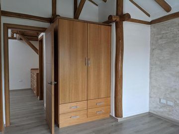 Hermosas casas estilo rústico, 3 dorm., 200m2, jardines, Tumbaco, Santa Rosa