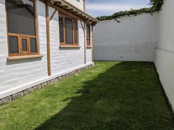 Hermosas casas estilo rústico, 3 dorm., 200m2, jardines, Tumbaco, Santa Rosa