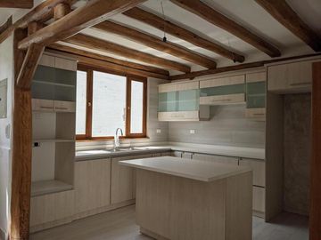 Hermosas casas estilo rústico, 3 dorm., 200m2, jardines, Tumbaco, Santa Rosa
