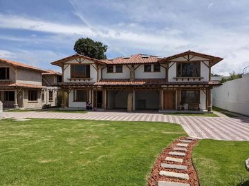 Hermosas casas estilo rústico, 3 dorm., 200m2, jardines, Tumbaco, Santa Rosa