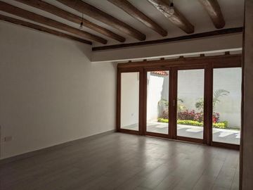 Hermosas casas estilo rústico, 3 dorm., 200m2, jardines, Tumbaco, Santa Rosa