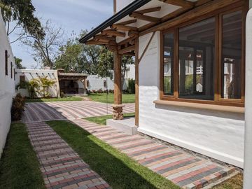 Hermosas casas estilo rústico, 3 dorm., 200m2, jardines, Tumbaco, Santa Rosa