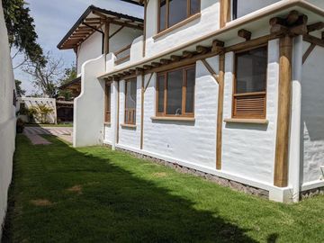 Hermosas casas estilo rústico, 3 dorm., 200m2, jardines, Tumbaco, Santa Rosa