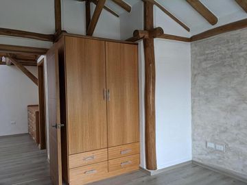Hermosas casas estilo rústico, 3 dorm., 200m2, jardines, Tumbaco, Santa Rosa